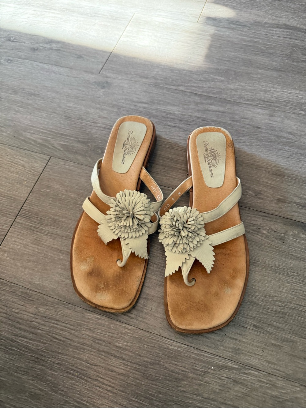 Tommy Bahama cream floral leather thong sandals